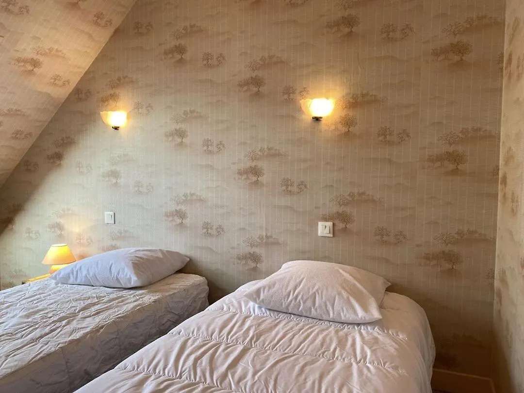 609 - Appartement T3 Au Premier Etage D'Une Maison A Quelques Pas De La Plage Et Des Commerces D'Erquy