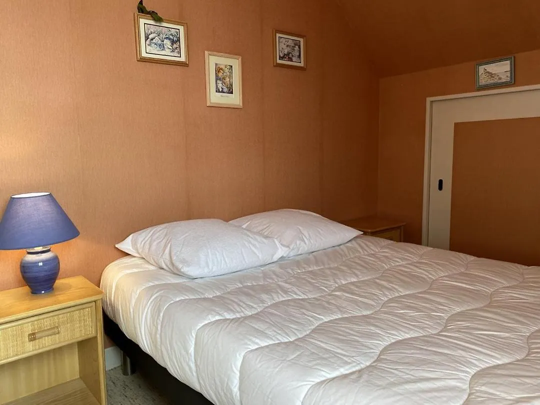 609 - Appartement T3 Au Premier Etage D'Une Maison A Quelques Pas De La Plage Et Des Commerces D'Erquy